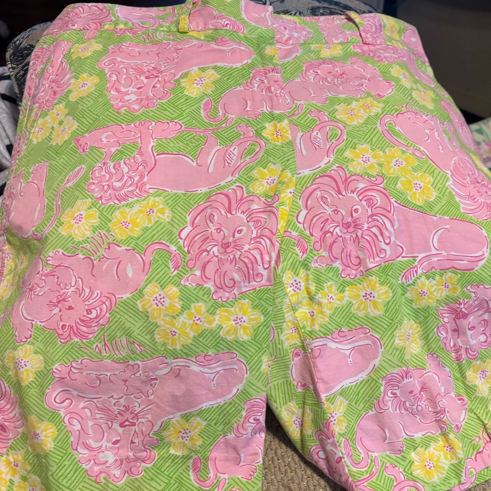 Lilly Pulitzer Lounging Lions print, shorts, size 10